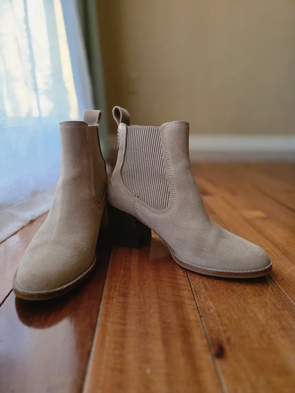 UGG Faye Suede Chelsea Chunky Heeled Booties - Tan - Women's Size 7 Stunning - Picture 2 of 8